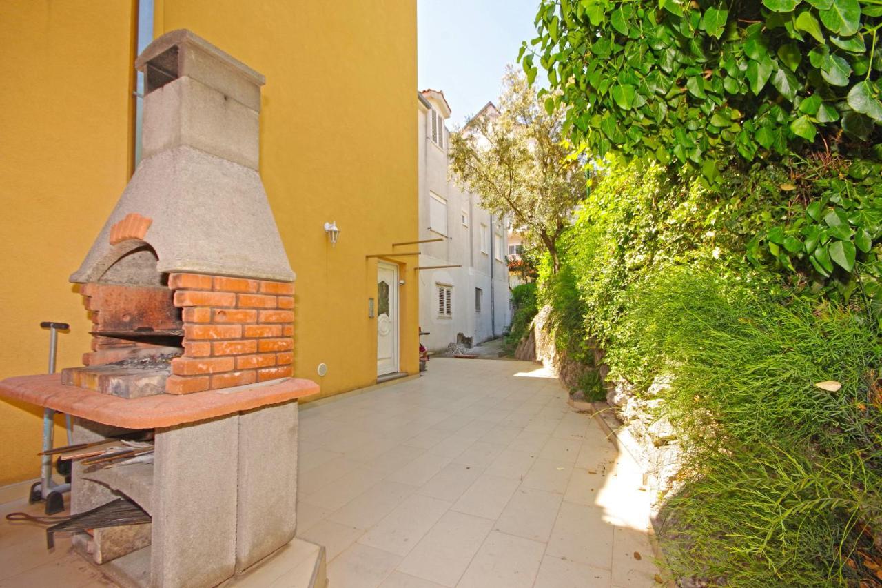 Apartment House Split Exterior photo